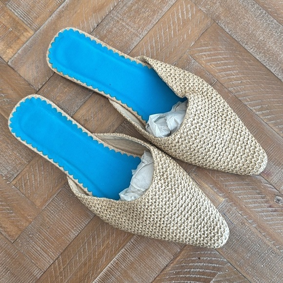 Raffia Straw Slip-On Pointed Toe Mules - Picture 6 of 9